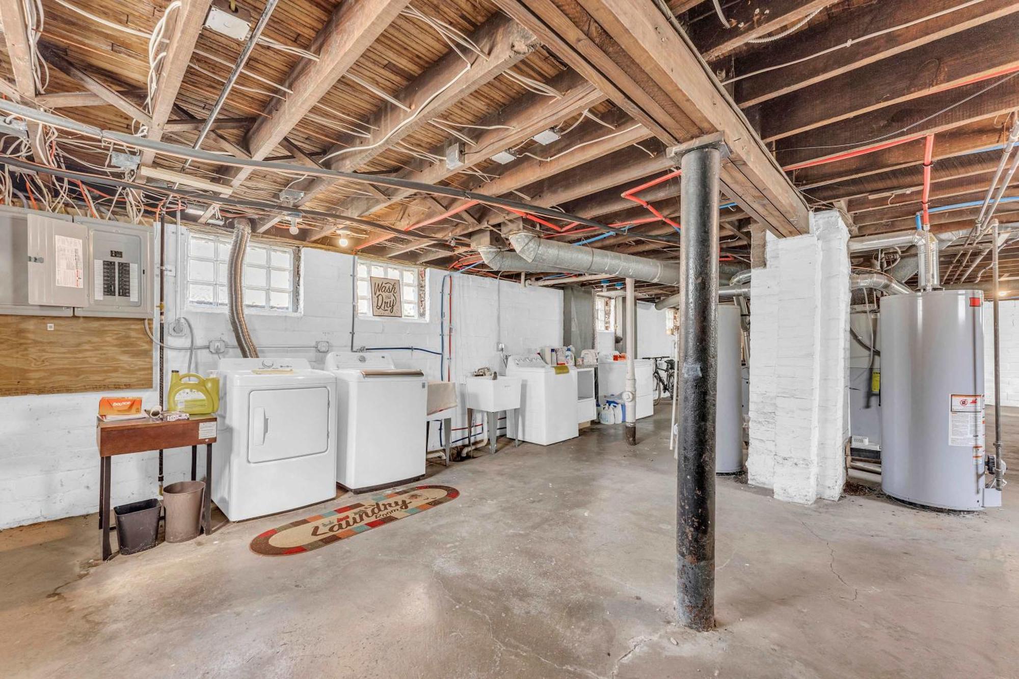Beautifully Remodeled Duplex Apt In West Blvd Cleveland Exterior photo