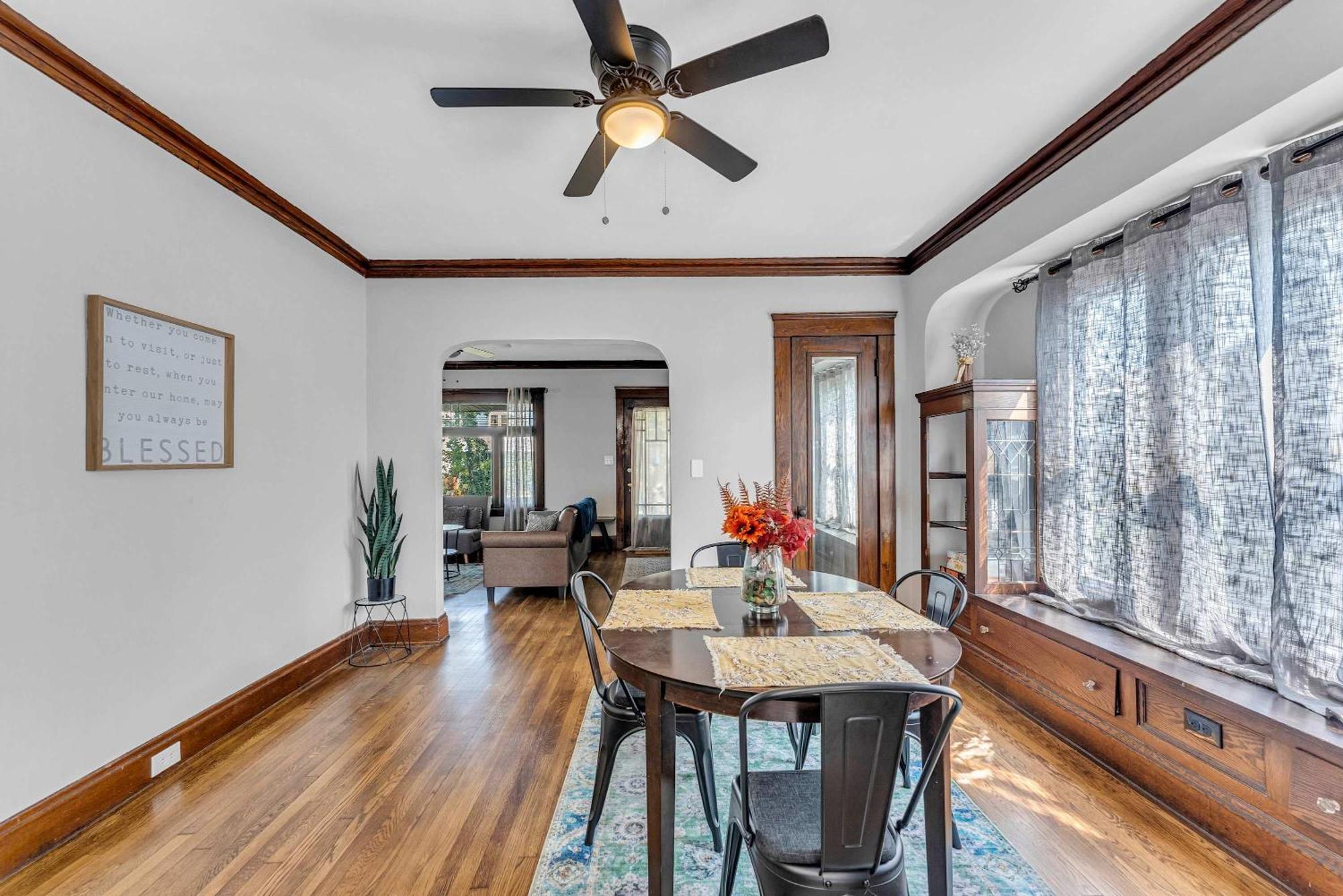 Beautifully Remodeled Duplex Apt In West Blvd Cleveland Exterior photo