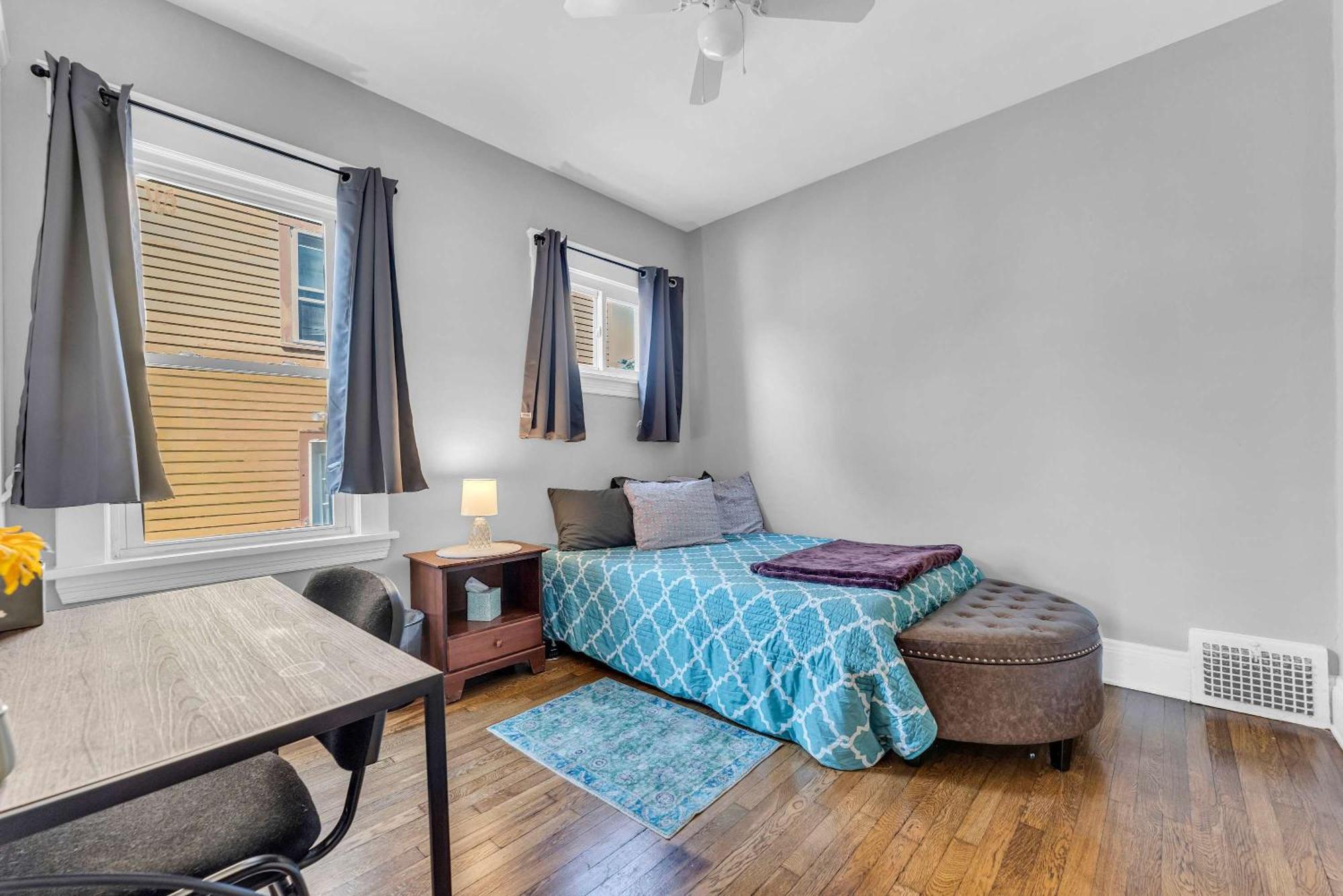 Beautifully Remodeled Duplex Apt In West Blvd Cleveland Exterior photo