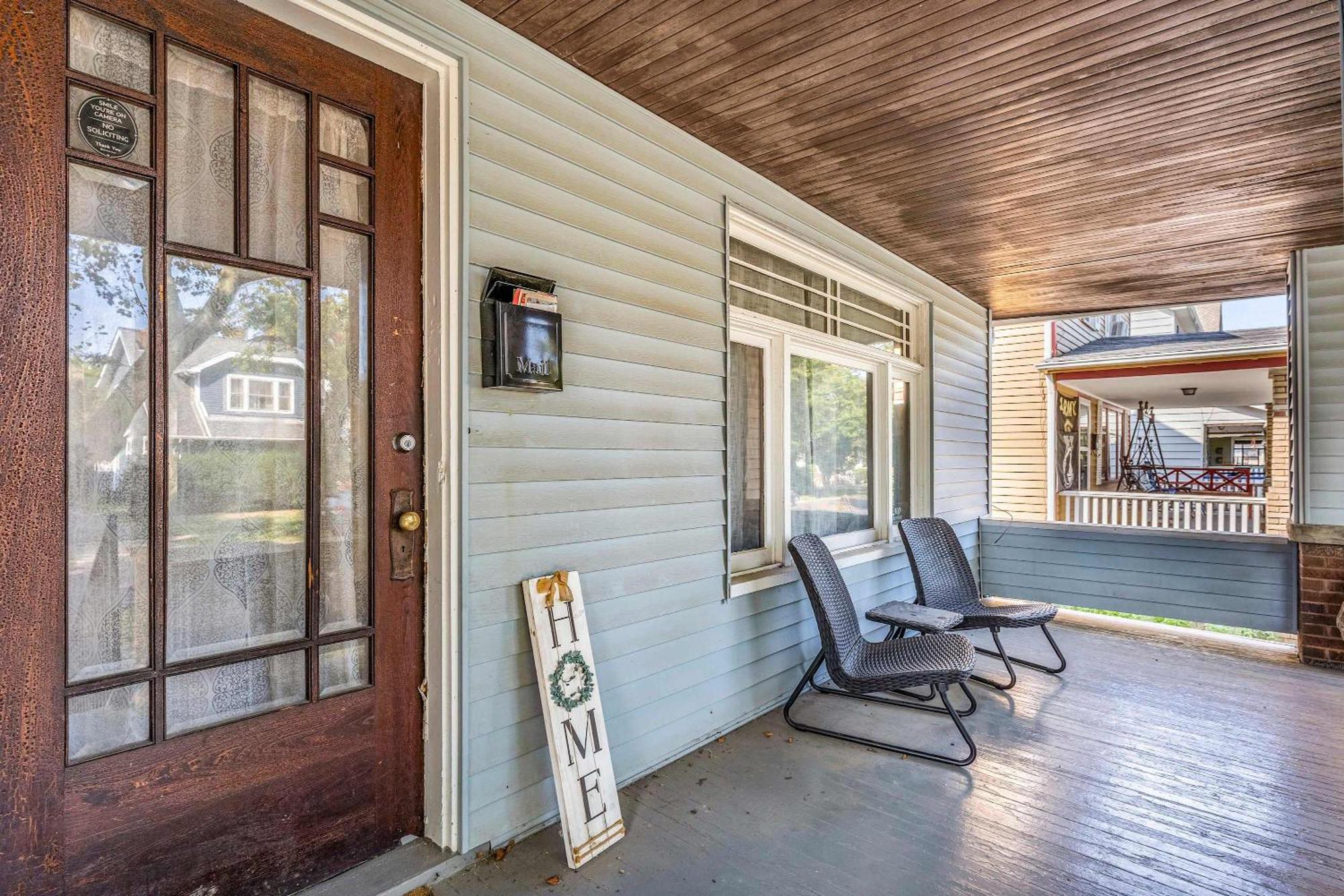 Beautifully Remodeled Duplex Apt In West Blvd Cleveland Exterior photo