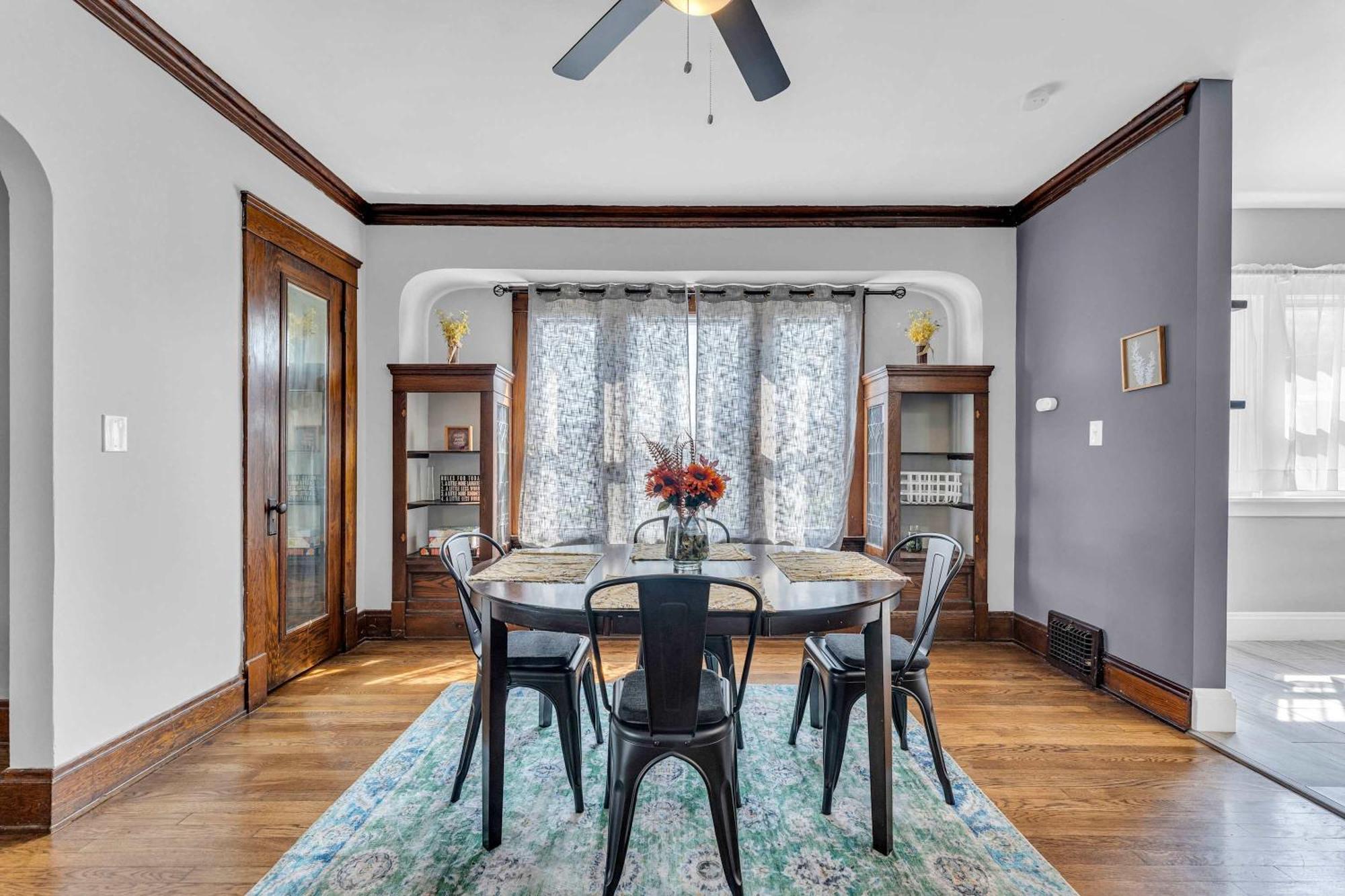 Beautifully Remodeled Duplex Apt In West Blvd Cleveland Exterior photo